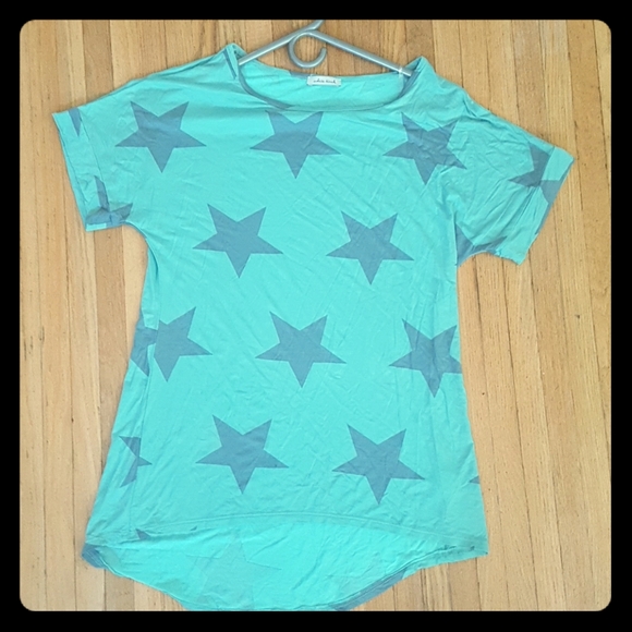 white birch Tops - Cute High-low Star Tee NWOT